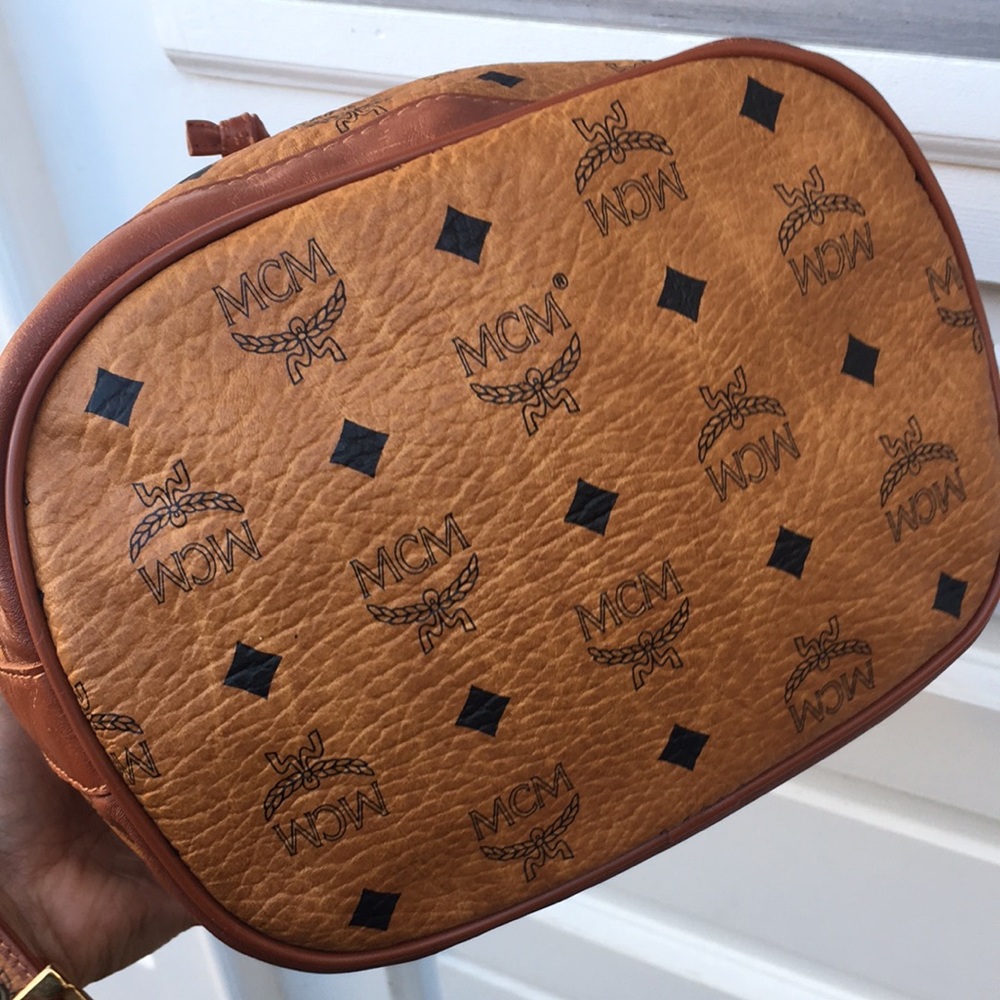 Mcm bucket bag (includes dust bag and cards) - Picture 8 of 15